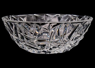 Tiffany & Co Rock Cut Crystal Bowl. Elegant hand-cut crystal bowl 
Signed on the bottom 
Small 