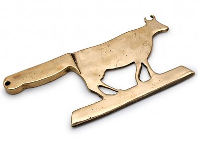 Vintage Butcher's Axe/Knife in Cow Shape – Cast Brass. Wide, sharpened blade as part of the body 