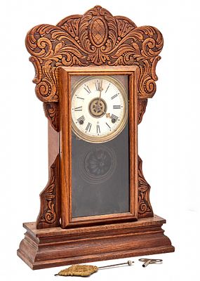 שעון קמין אמריקאי עתיק מסוג 'ג'ינג'רברד' 'Gingerbread Clock'. ככל הנראה מתוצרת חברת New Haven 
