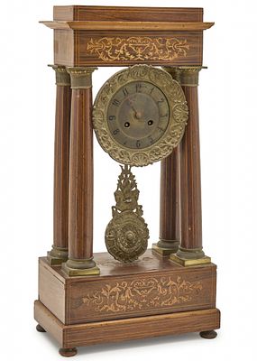 שעון פורטיקו (Portico Clock), עשוי עץ ומתכת. חסר מחוג, לא נבדק מצב עבודה, אין מפתח, מצב משומש 