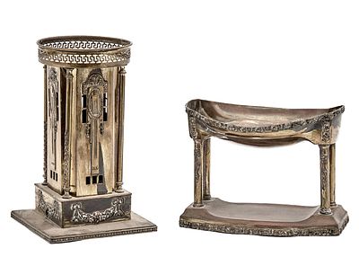 זוג פריטי מתכת בסגנון אר נובו (Art Nouveau). סנטר פיס בעל הברגה פתוחה בגובה: 26 ס"מ סנטר פיס 