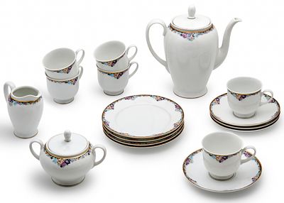 סט תה אלגנטי מתוצרת רוזנטל (Rosenthal), דגם Classic Rose. בעיצוב עדין עם עיטור פרחוני הסט כולל: 