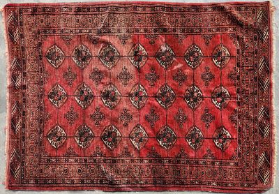 שטיח בוכרי (Bokhara) עבודת יד. מידות: 131X186 ס"מ פגמים, לכלוך, דהיה