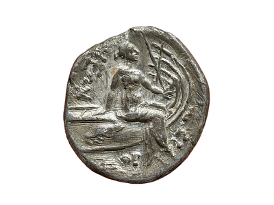 אֵיוּבּוֹיָה, היסטיאיה. מאות ה־3–2 לפנה"ס. טטרובול כסף. משקל 2.04 גרם, קוטר 15 מ"מ. תיאור 