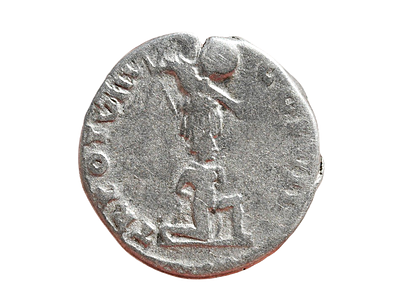 קיסר טיטוס 79-81 לספירה.מטבע דינר כסף הנצחת "יהודה השבויה" מטבעת רומא. משקל 3.20 גרם, קוטר 17 מ"מ. 