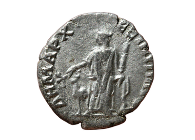 קיסר טראיאנוס (טראיאן) 98-117 לספירה. מטבע דרכמה כסף, ערביה, בוסרה. משקל 3.14 גרם, קוטר 17 מ"מ. 