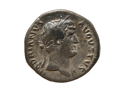 הקיסר אדריאנוס (אדריאן) 117-138 לספירה. מטבע דינר כסף מטבעת רומא. הוטבעה ב 124-125 לספירה. משקל 