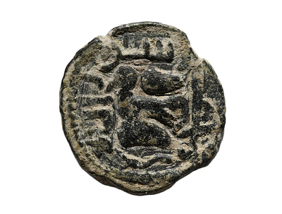 שושלת אומיית מאה 8 לספירה. מטבע ברונזה איסלאמי, עם יונה. משקל 2.23 גרם, קוטר 17 מ"מ. תיאור 
