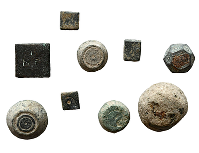 קבוצה של 9 משקולות ברונזה מתקופה ביזנטית - איסלמית. תיאור טיפוס הפריט :