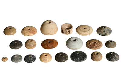 קבוצה של 20 משקולת טוויה מאבן / עצם, מאלף הראשון לספירה. תיאור טיפוס הפריט : 
מצב: 19 שלמים 