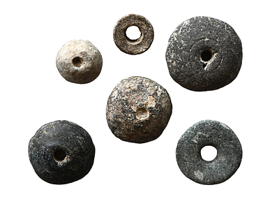 קבוצה של 6 משקולת טוויה מאבן, עפרת, חרס, מאלף הראשון לספירה. תיאור טיפוס הפריט :