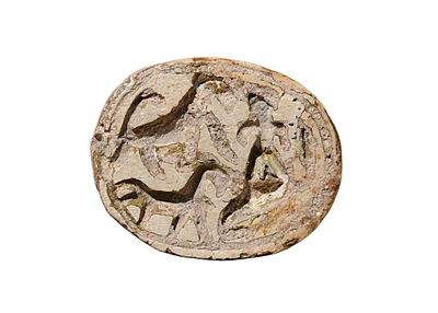 חותם סטיאטיט כנענית עם שני אריות ודמות אדם, תקופת הברזל מאות 12-10 לפני הספירה. אורך 19 מ"מ. תיא 