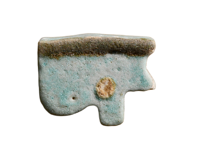 מצריים, תליון מפאיאנס - קמיע - עין של "הורוס" (וודג'אט), אלף 1 לפני הספירה. גודל 11 מ"מ. תיאור 