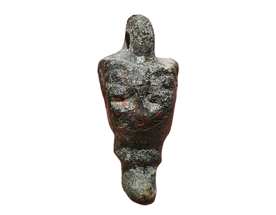 תליון, קמיע, ברונזה עם פזוזו, תקופת הברזל בסביבות המאה ה-7 לפני הספירה. גודל 24 מ"מ. תיאור 