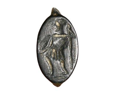 טבעת יוונית הלניסטית מברונזה עם לוחם, מאות 4-2 לפני הספירה. קוטר פנימי בסביבות 16 מ"מ. תיאור 