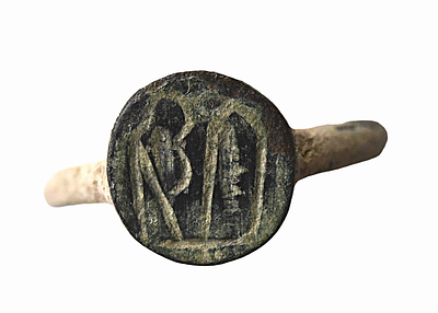 טבעת ברונזה נוצרית עם סצנת תחייתו של לזרוס (אלעזר), תקופה ביזנטית קדומה, בסביביות מאה ה5 