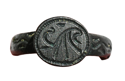 טבעת ברונזה איכותית ביזנטית קדומה עם חותם אריה, מאות 5-6 לספירה. קוטר פנימי בסביבות 19 מ"מ. תיאו 