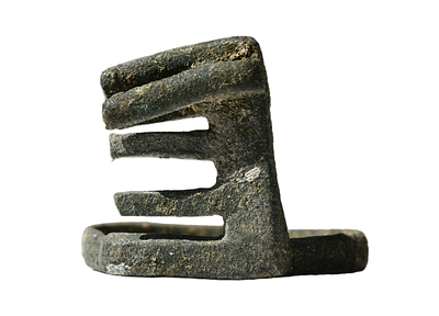 טבעת ברונזה ביזנטית קדומה עם "מפתח לגן עדן", מאות 5-7 לספירה. קוטר פנימי בסביבות 18 מ"מ. תיאור 