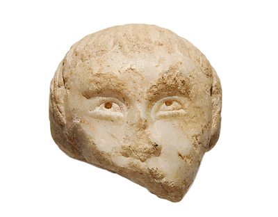 ראש שיש רומי גברי, מאות ה־1–3 לספירה. קוטר 69 מ"מ. תיאור טיפוס הפריט :