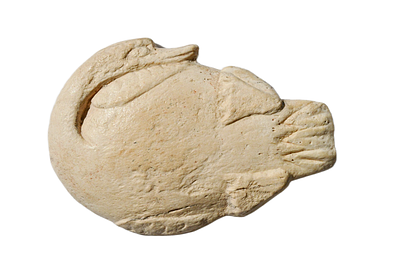 מצרים, הממלכה החדשה — כף קוסמטית עצם לקוֹהל בדמות ברווז, המאות ה־15–12 לפנה״ס. גודל 42 מ"מ. תיאו 