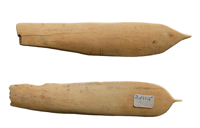 זוג מריות (SPATULAS) רומיות מעצם, המאות ה־1–2 לספירה. גודל 138, 137 מ"מ. תיאור טיפוס הפריט :