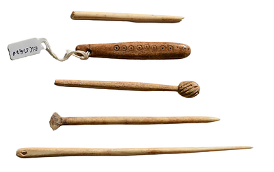 קבוצה של 5 חפצים מעצם, תקופה רומית ביזנטית המאות ה 1-7 לספירה. גודל 64 - 132 מ"מ. תיאור טיפוס 