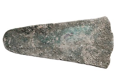 גרזן ברונזה כנעני, מתקופת הברונזה הקדומה, בקירוב 3000 לפנה״ס. משקל 770 גרם. גודל 160 מ"מ. תיאור 