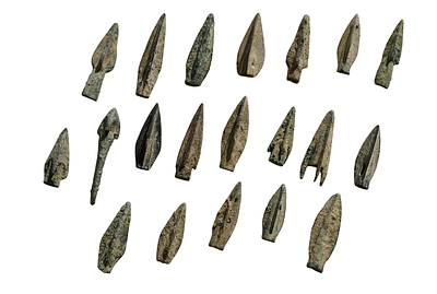 קבוצה של 20 ראשי חץ לרוב, ברונזה מתקופה פרסית אחמנית, מאות 6-4 לפני הספירה. משקל גרם, קוטר מ"מ. 
