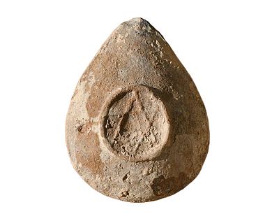 נר שמן ערב ביזנטי מחרס, בסביבות מאה 7 לספירה. עם מגן דוד בתחתית. אורך 88 מ"מ. תיאור טיפוס 