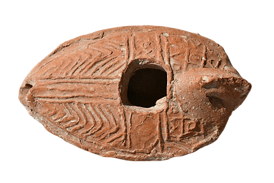 נר שמן אסלמי ארץ ישראלי, מאות 13-14 לספירה. אורך 109 מ"מ. תיאור טיפוס הפריט :