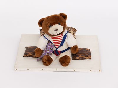 CHARLEMAGNE PALESTINE Senza titolo - CHARLEMAGNE PALESTINE 1947 Senza titolo Tela, stoffa, peluche 