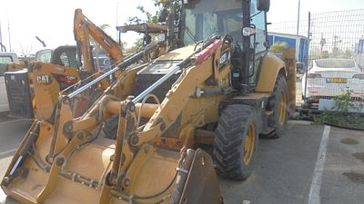 קטרפילר מחפרון אופני 432F2 מודל 2016. 
צבע: צהוב, מנוע: דיזל, כוח סוס: 101HP, תוספות: 9.2 טון 