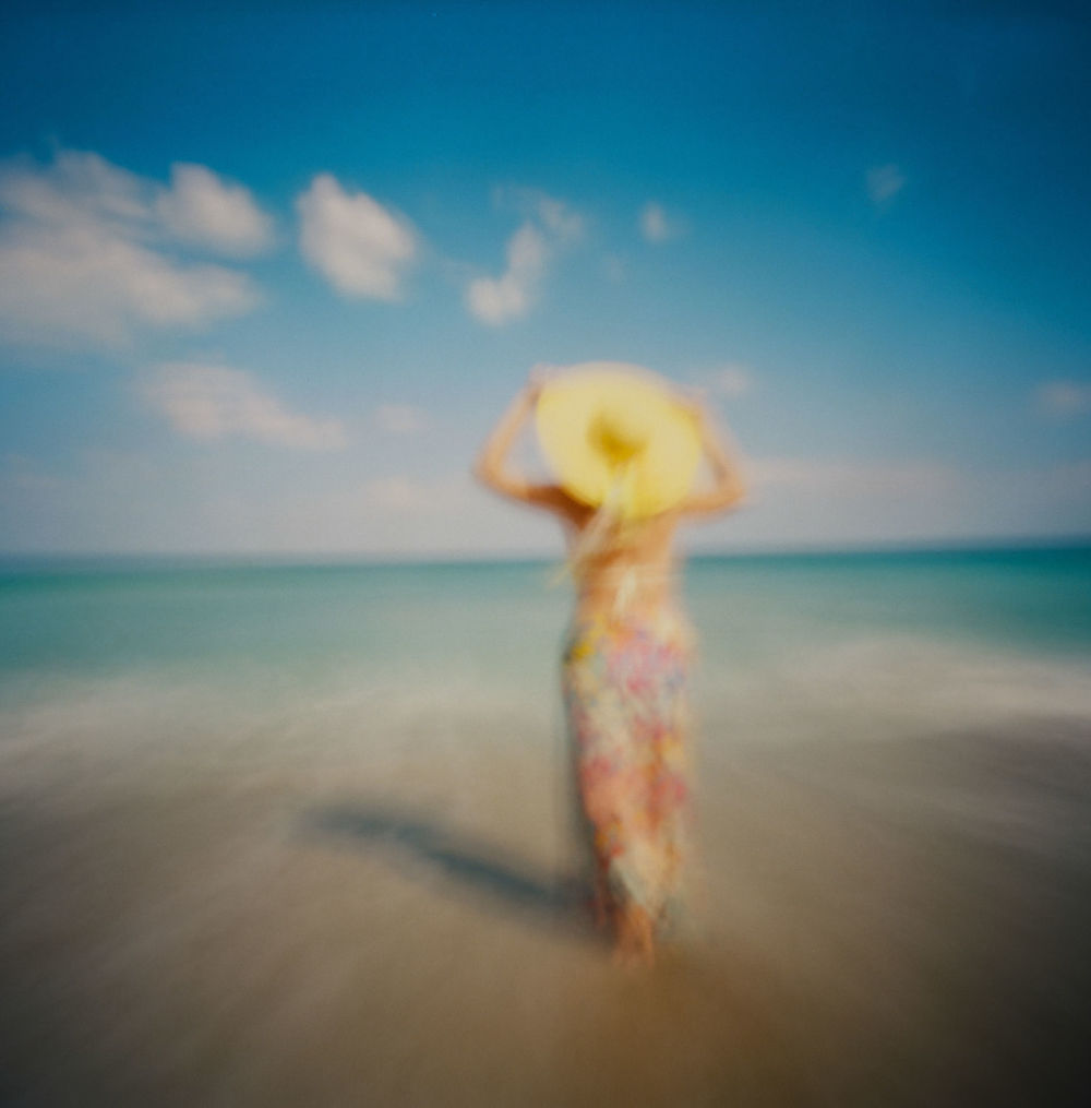 Александра Шанович - У моря. 50х50, тираж 10 экз, 2021 г 
Авторские жикле. 
Пигментная печать на 