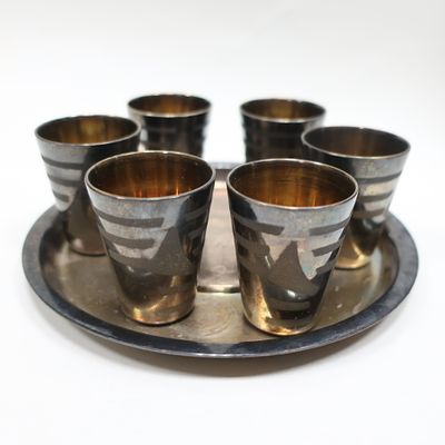 Мельхиоровый набор из 6 стопок на подносе.