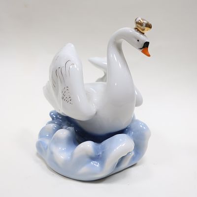 Фарфоровая статуэтка царевна лебедь, Дулево, под реставрацию . Склейка одного крыла.