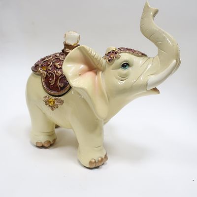 Винтажная шкатулка слон. Пластик. 
Следы бытования.