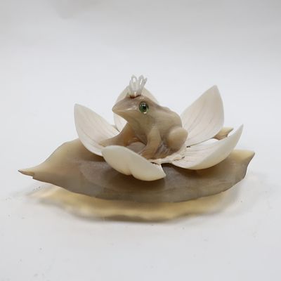 Винтажная статуэтка из кости, фигурка Царевны лягушки . Кость, резьба 
Имеется скол короны