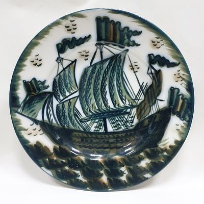 Фарфоровая тарелка " Корабль" ЛФЗ, автор Городецкий. Фарфор, роспись. 
Имеется незначительный скол