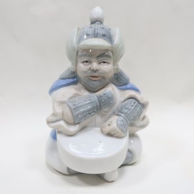 Фарфоровая статуэтка самурая для палочек благовония. Фарфор, роспись