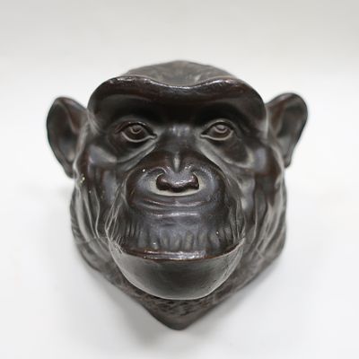 Бронзовое настольное украшение скульптура "Голова обезьяны" XIX век. Следы бытования, потертости.