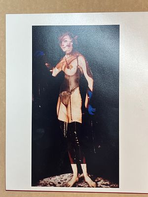 לילי אלמוג - צילום של לילי אלמוג 25X20 ס"מ