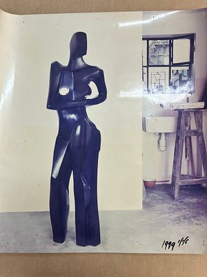 איוי פוליג - צילום של פסל ברונזה בסטודיו של איוי פוליג 1/1 
45.5X50 ס"מ