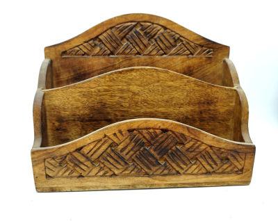 מתקן עיתונים ישן עשוי עץ. מידות -