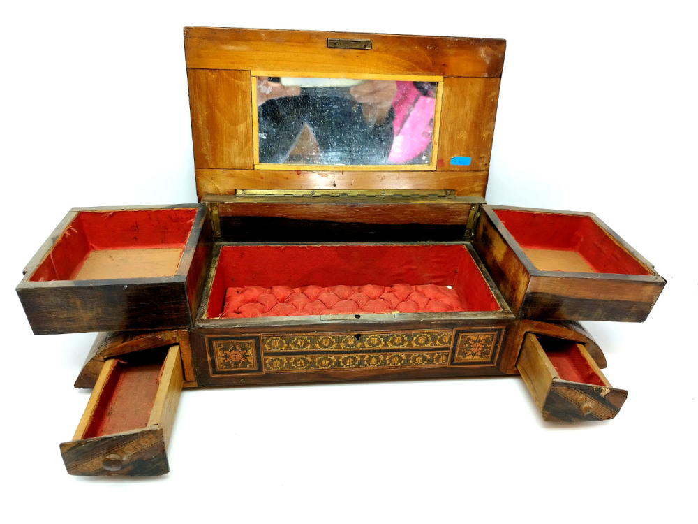 קופסת תכשיטים ואיפור איטלקית איכותית. מידות הקופסה -