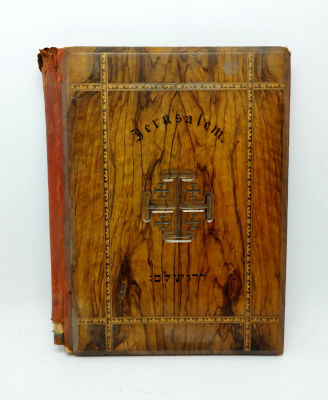 כריכת עץ זית נוצרית גדולה . 
מידות -