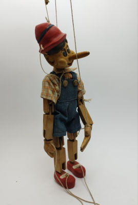 בובת מריונטה דמות פינוקיו. עבודת יד ישנה ואיכותית ביותר.