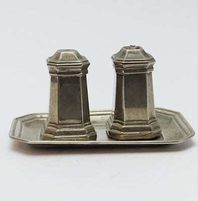 מלחיה ופלפליה ארט דקו קטנות. מכסי הגומי חסרים