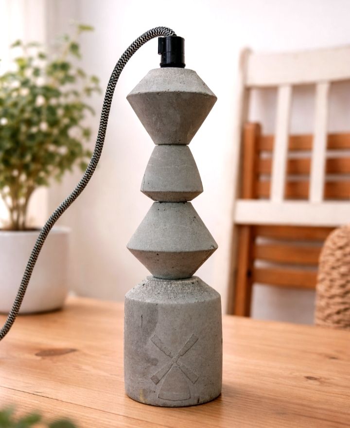 מנורת תקרה עשויה ביטון