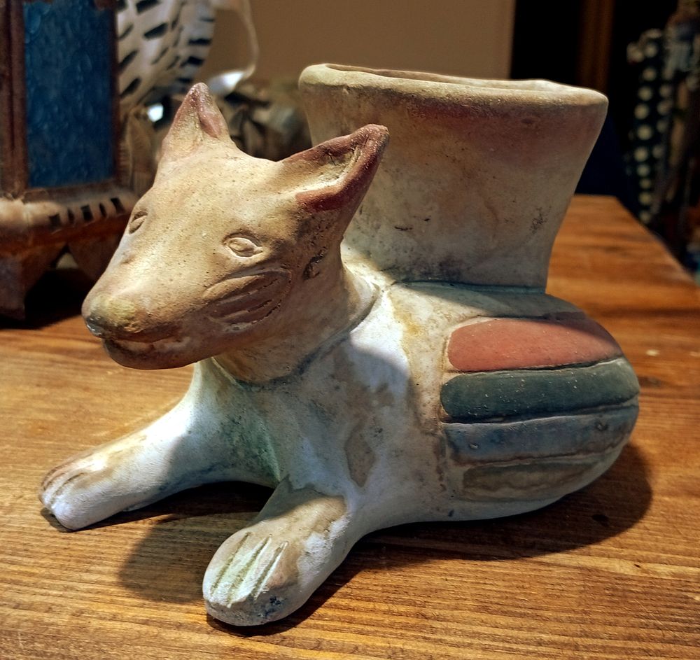 פריט קרמיקה ישן עבודת יד פרימיטיבית בסגנון פרו קולומביאני.