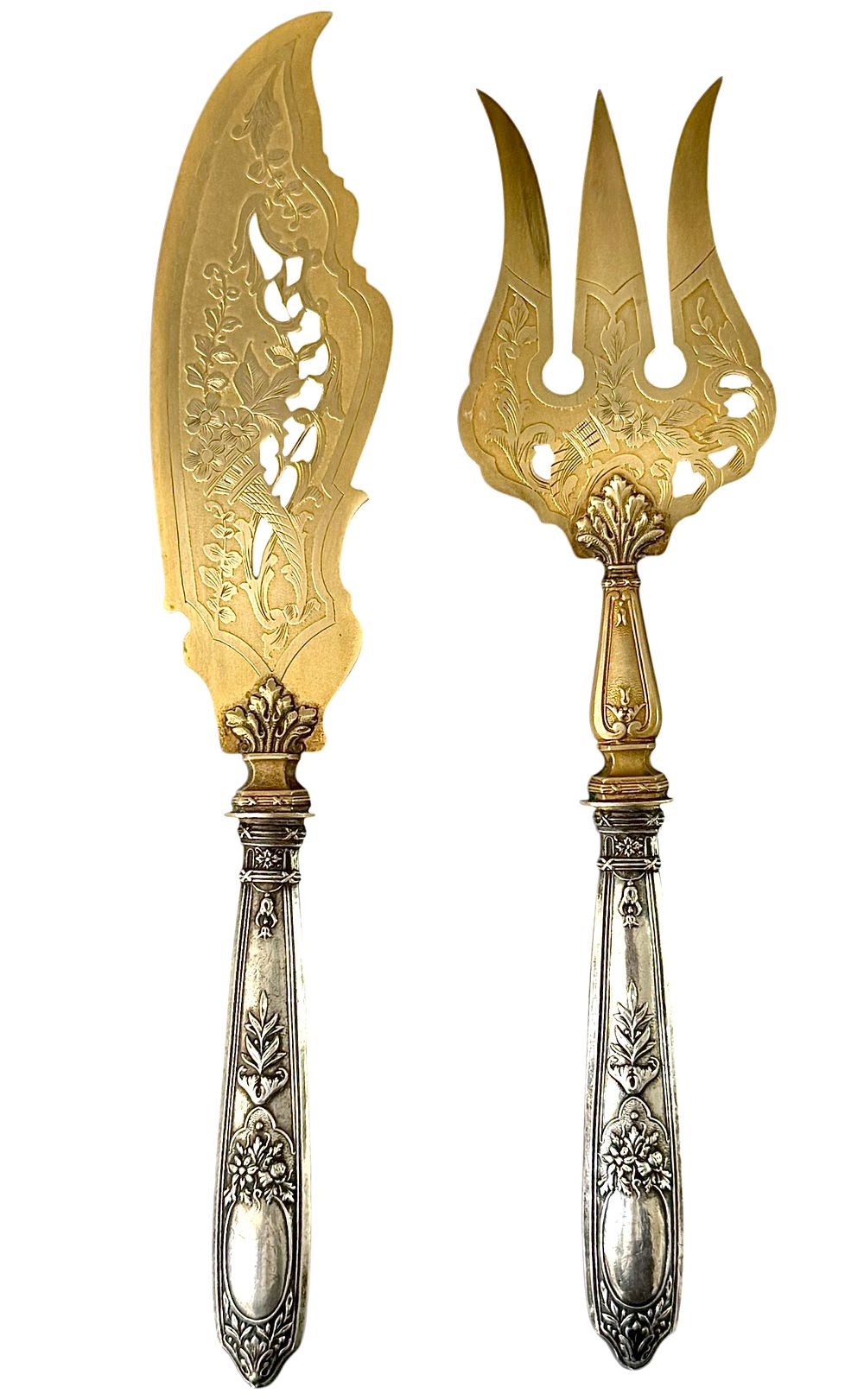 סט סכו״ם עתיק לדגים
ידית כסף
מעוטר בעבודה פרחונית